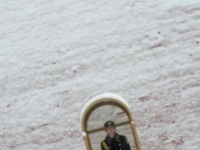 Солдат стоит в почетном карауле у Вечного огня на могиле Неизвестного солдата в Александровском саду. Флот россии подводный северный