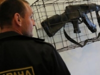 Гражданскому оружию, как и этому пластилиновому 'калашу', резко ограничат свободу. Фото: PhotoXPress.ru. 