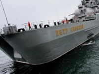 Два отряда кораблей и судов ВМФ России выполняют задачи в Арктике. До уровня моря