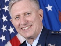 Командующий Военно-воздушными силами США в Европе, генерал Роджер. Самолеты ввс сша