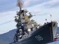 Экипаж ракетного крейсера "Петр Великий" провел учение по оказанию помощи судам, следующим Северным морским путем