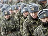 Начиная с 2013 года украинская армия переходит на контрактную основу. Отсрочка от военной службы